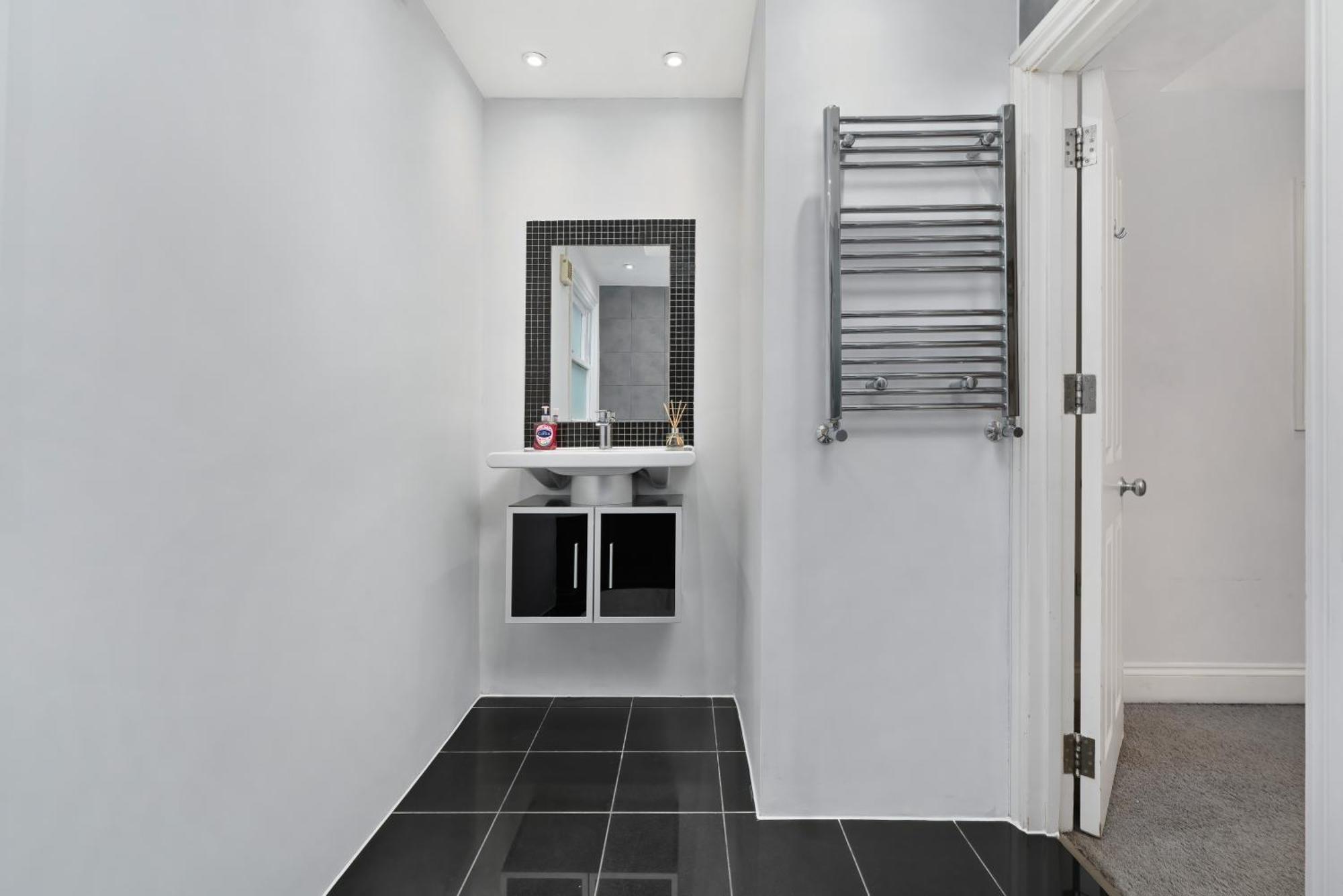 Chelsea Modern Apartment